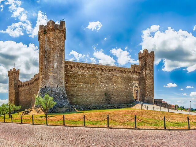 Montalcino, Brunello-vin, historie og kunst