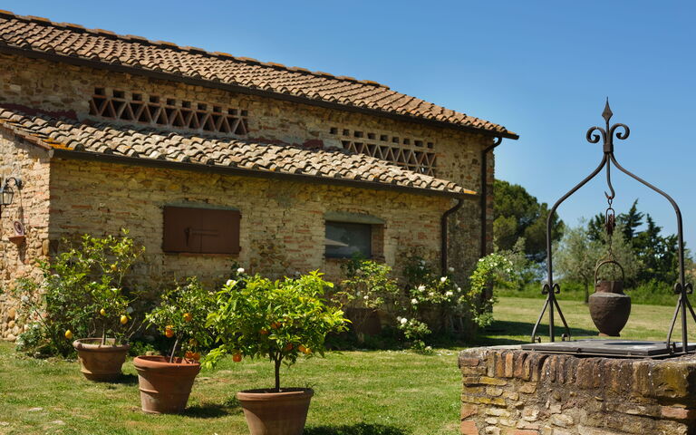 Pozzo Dei Desideri: Eksteriør, Hage, Utendørs