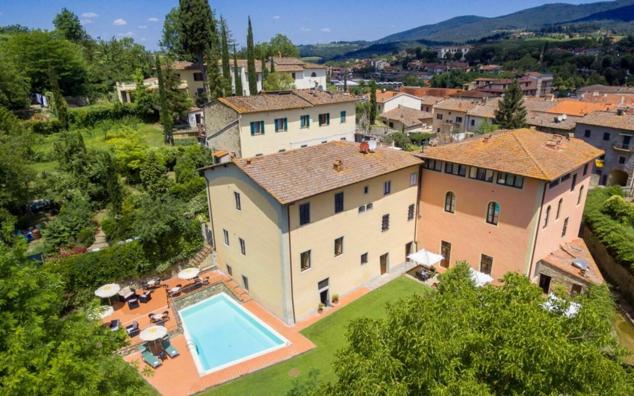 Palazzo a Greve: basseng, Utendørs