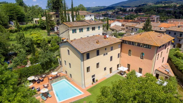 Palazzo a Greve: basseng, Utendørs