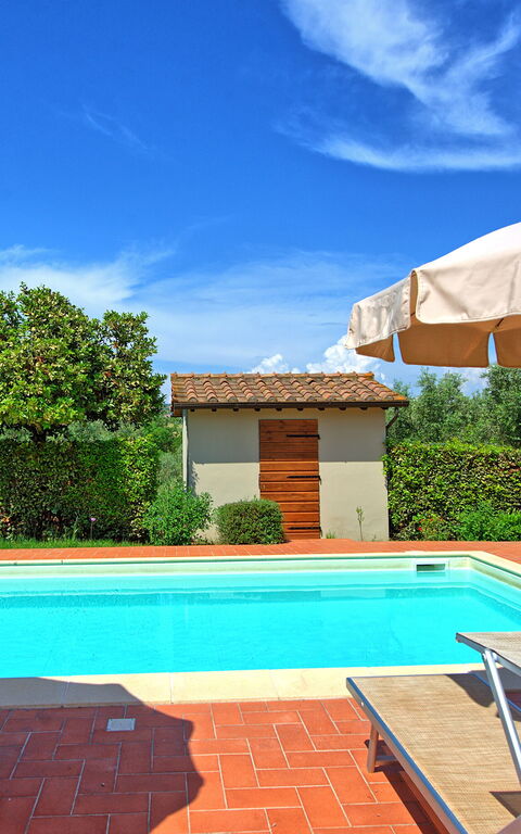 Cuccardino: basseng, Utendørs