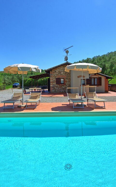 Cuccardino: basseng, Utendørs