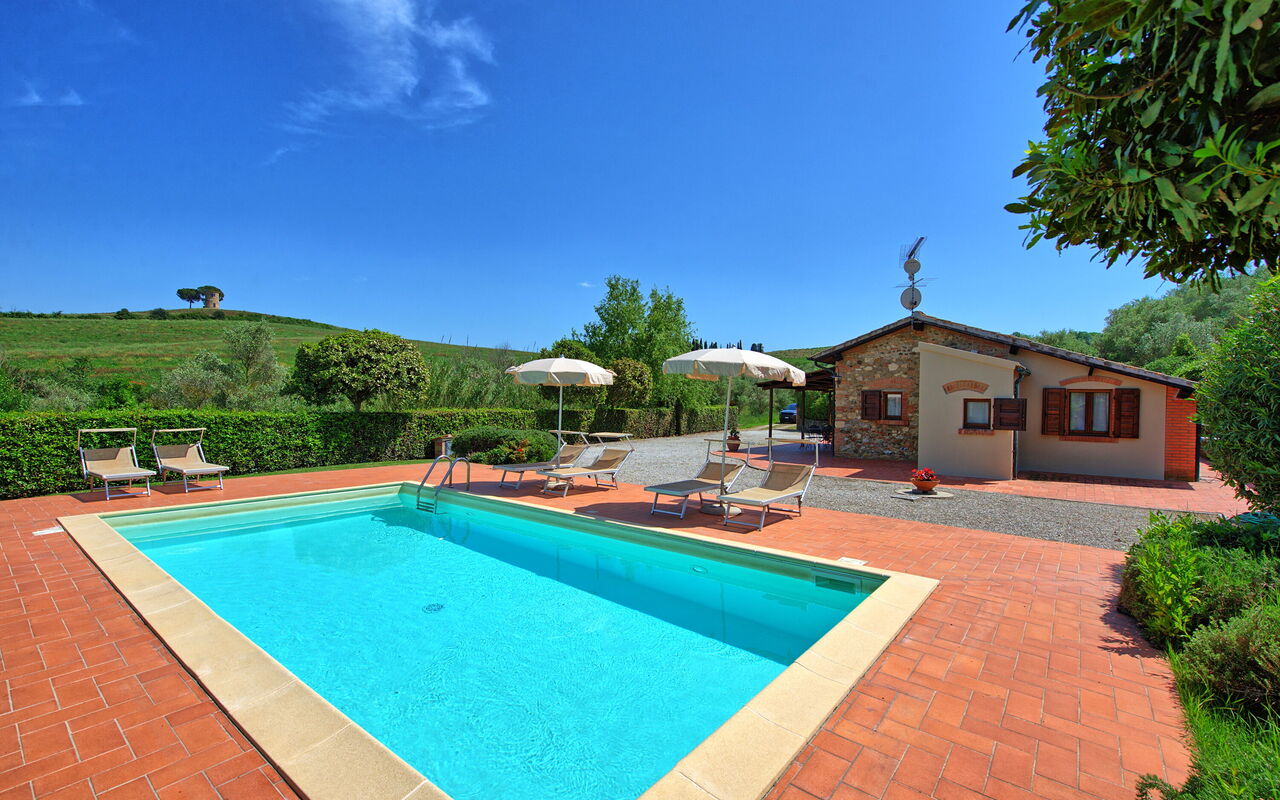 Cuccardino: basseng, Utendørs