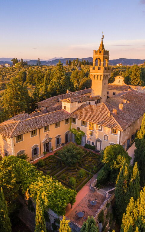 Montegufoni: Eksteriør, Utendørs