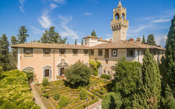 Montegufoni: Eksteriør, Utendørs, Visningar