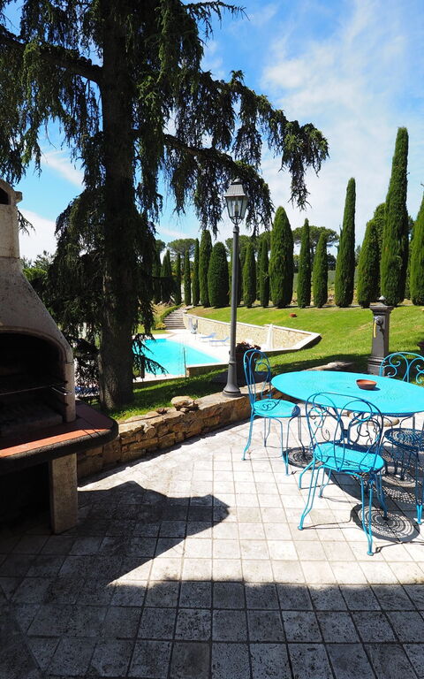 Cornocchio: basseng, Hage