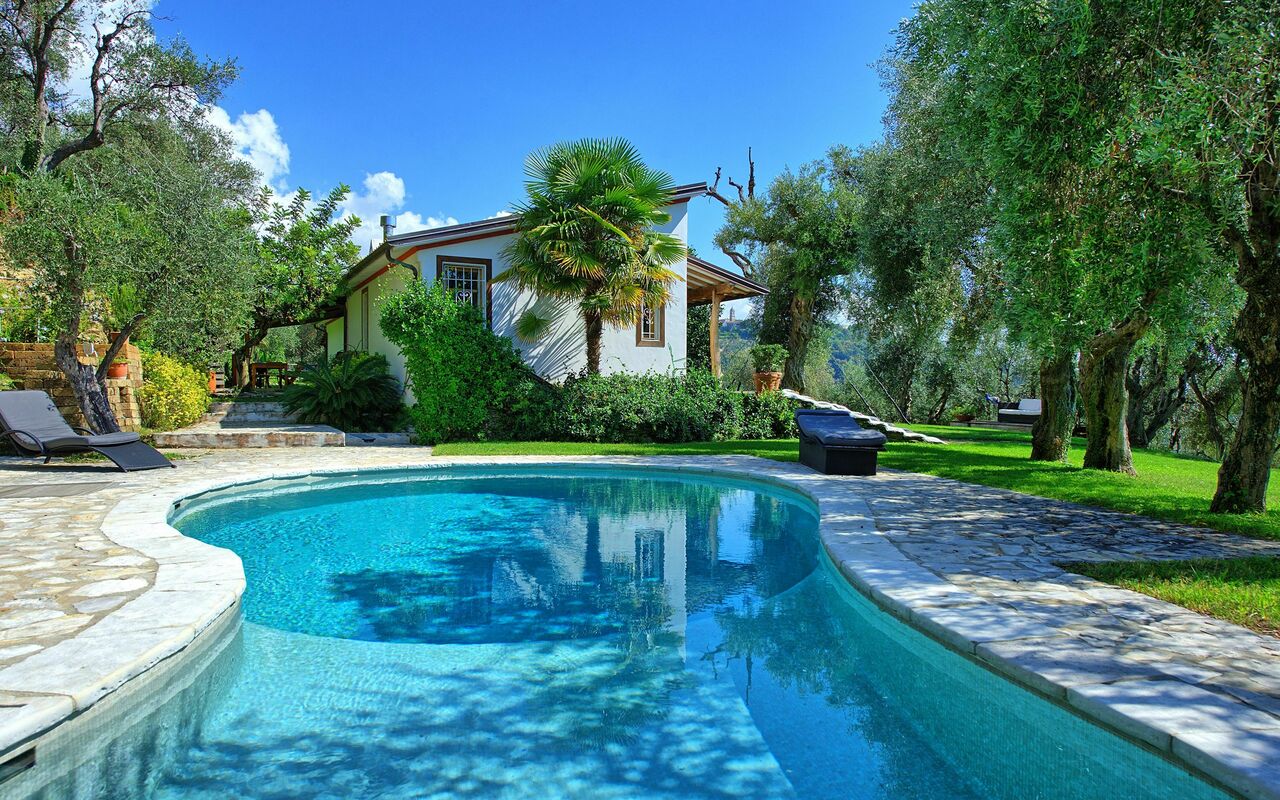 Villa Oliveta: basseng, Sommer