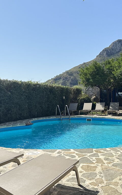 Castellammare: basseng, Eksteriør