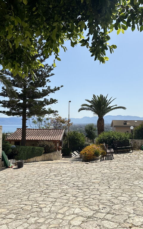 Castellammare: Eksteriør, Hovedinngang