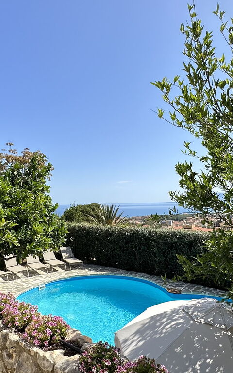 Castellammare: basseng, Eksteriør, Visningar