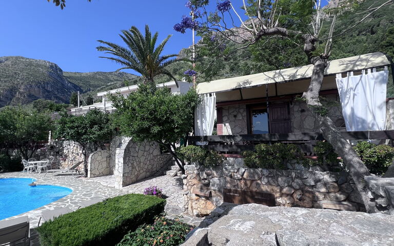 Castellammare: basseng, Eksteriør, Hage