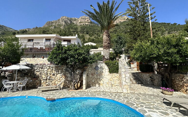 Castellammare: basseng, Eksteriør