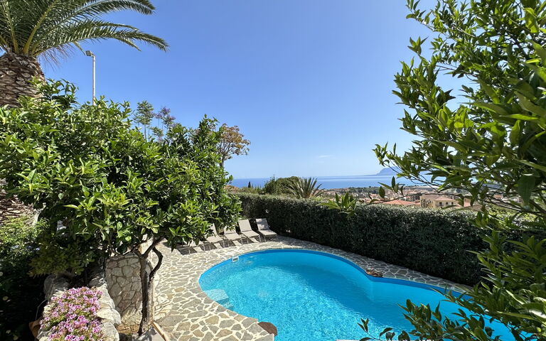 Castellammare: basseng, Eksteriør, Visningar