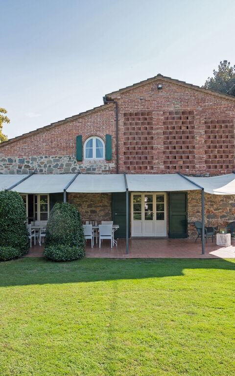 Villa Fontine: Hage, Utendørs