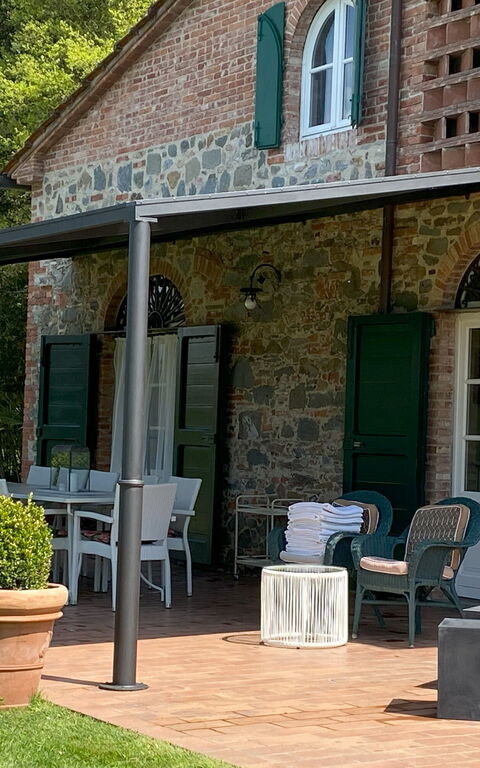 Villa Fontine: Hage, Sommer, Utendørs