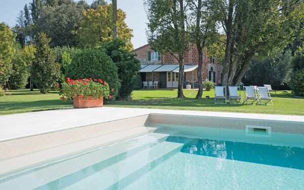Villa Fontine: basseng, Utendørs