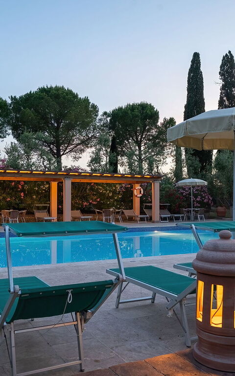 Montelopio: basseng, Eksteriør, Utendørs