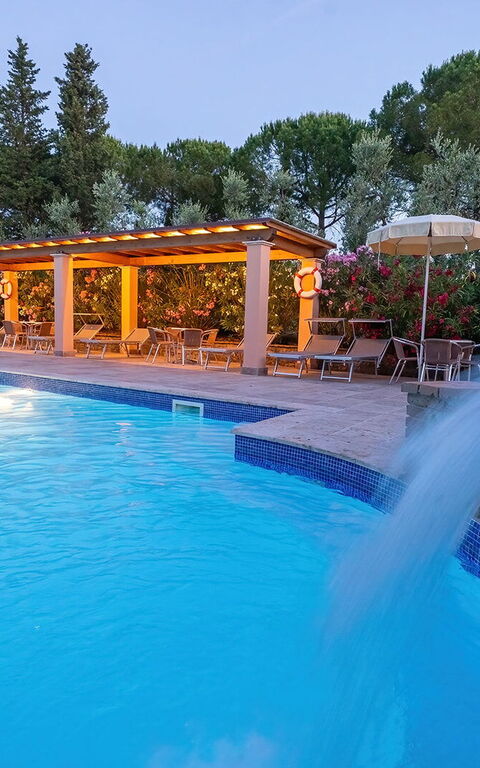 Montelopio: basseng, Eksteriør, Utendørs