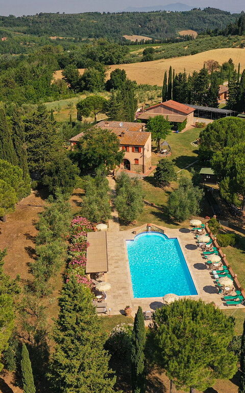 Montelopio: basseng, Visningar