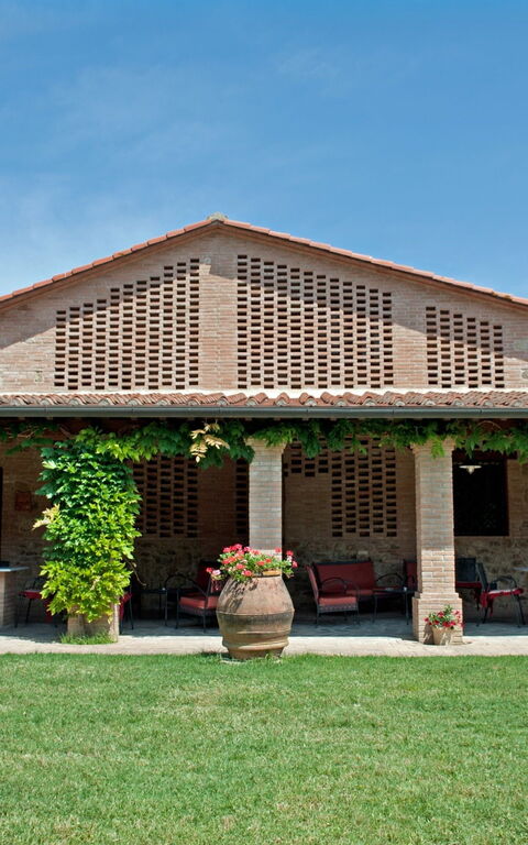 Montelopio: Eksteriør, Hage