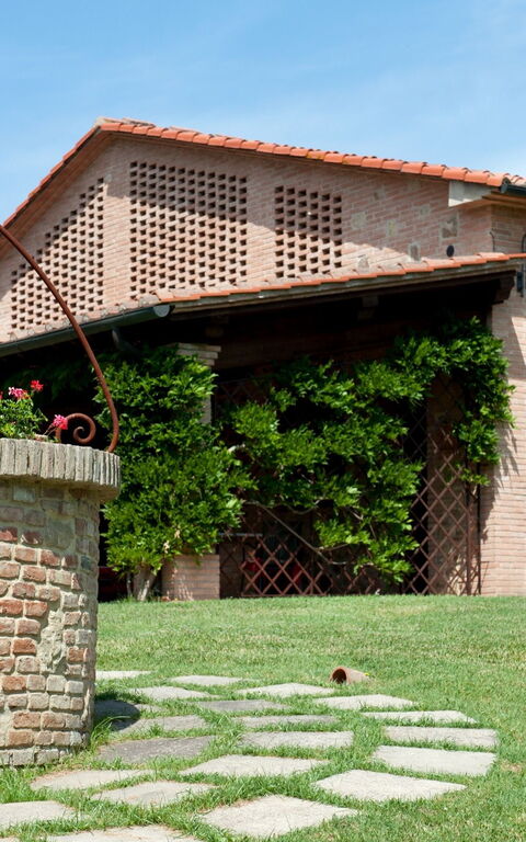 Montelopio: Eksteriør, Hage