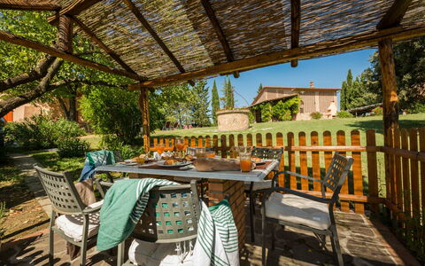 Feriebolig Montelopio 7: Hage, Utendørs