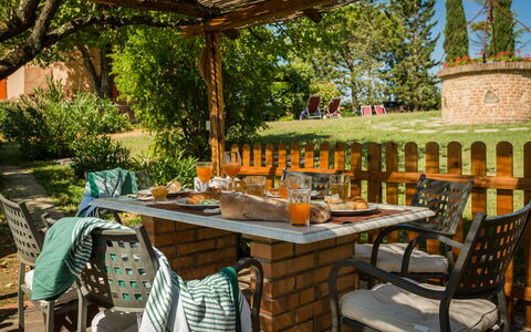 Feriebolig Montelopio 7: Hage, Utendørs