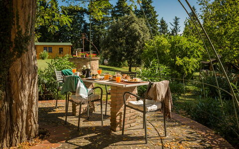 Feriebolig Montelopio 4: Hage, Utendørs