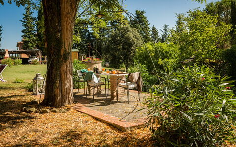 Feriebolig Montelopio 4: Hage, Utendørs