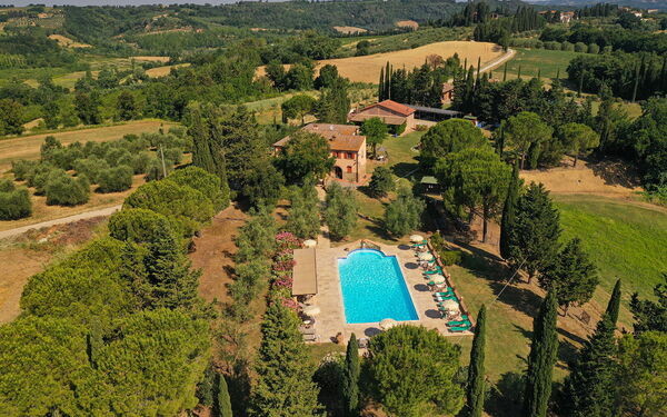 Montelopio: basseng, Visningar