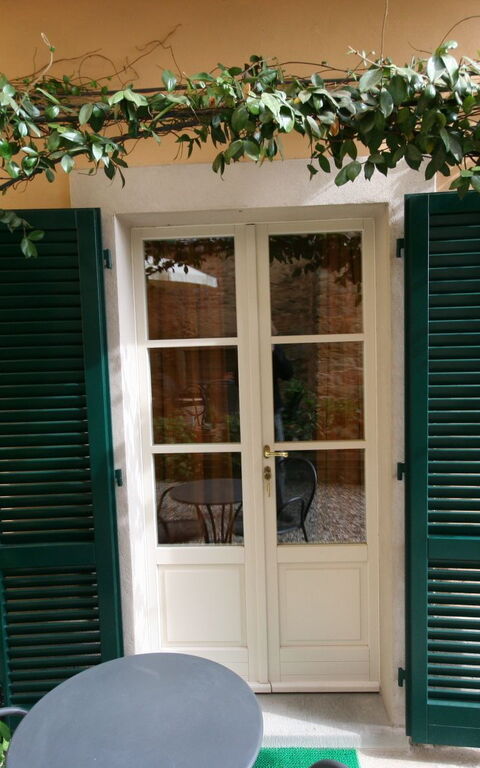 Santo Agostino: Eksteriør, Utendørs