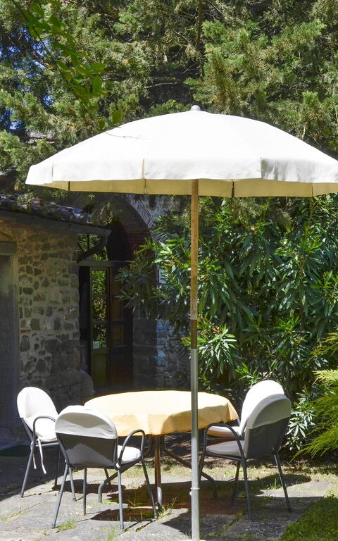 San Pietro: Hage, Utendørs