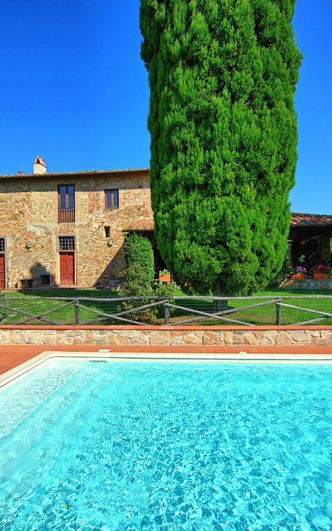 Il Frantoio: basseng, Eksteriør