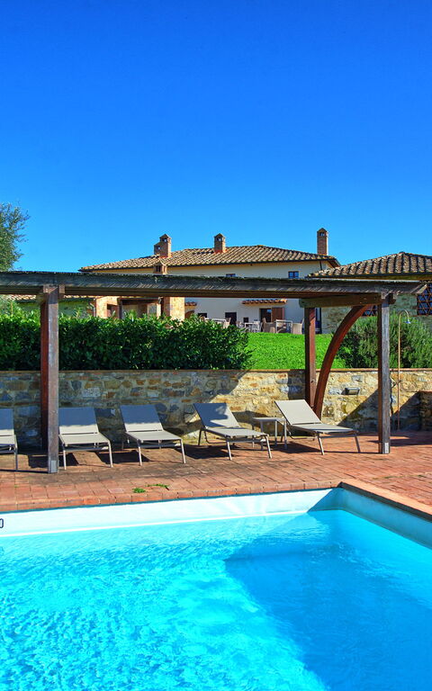 Fornacino: basseng, Eksteriør, Utendørs