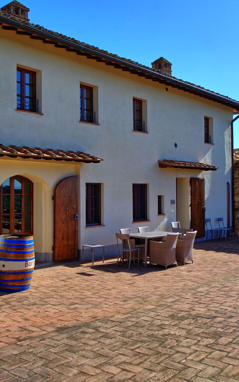 Fornacino: Eksteriør, Utendørs