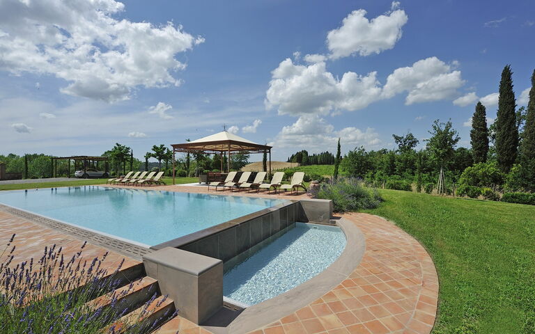 Villa Insoglio: basseng, Hage, Utendørs