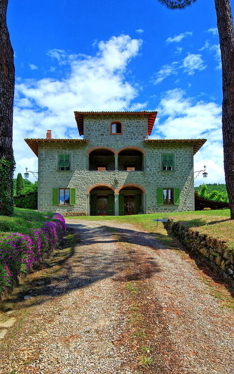 Villa Lo Scoiattolo: Hage, Utendørs