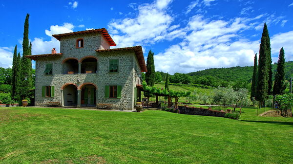 Villa Lo Scoiattolo: Hage, Utendørs