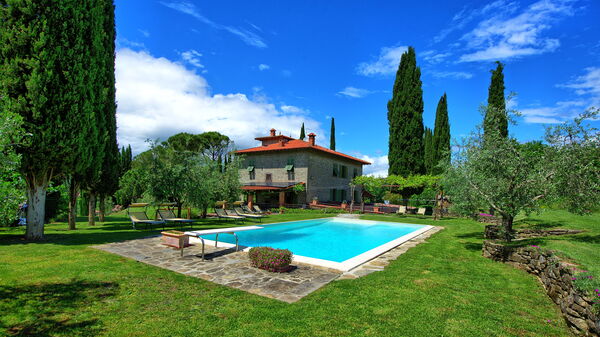 Villa Lo Scoiattolo: basseng, Hage, Utendørs