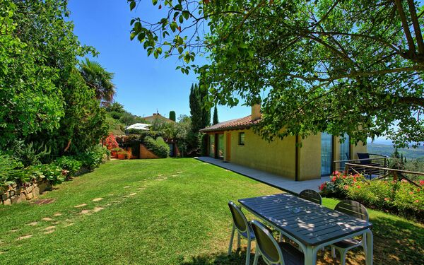 Casa Lucia: Hage, Utendørs