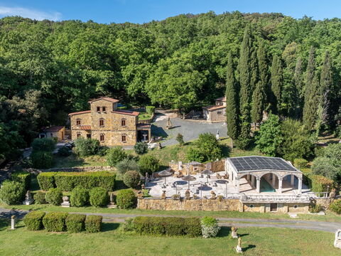 Le Querciolaie with Geothermal Pool