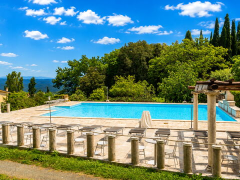 Le Querciolaie with Geothermal Pool
