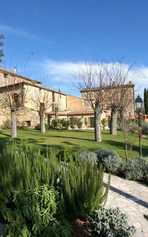 Dante: Eksteriør, Hage