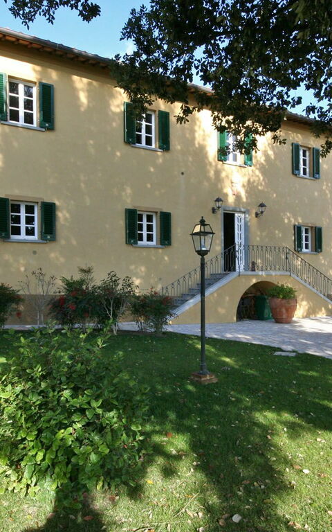 Dante: Eksteriør, Hage