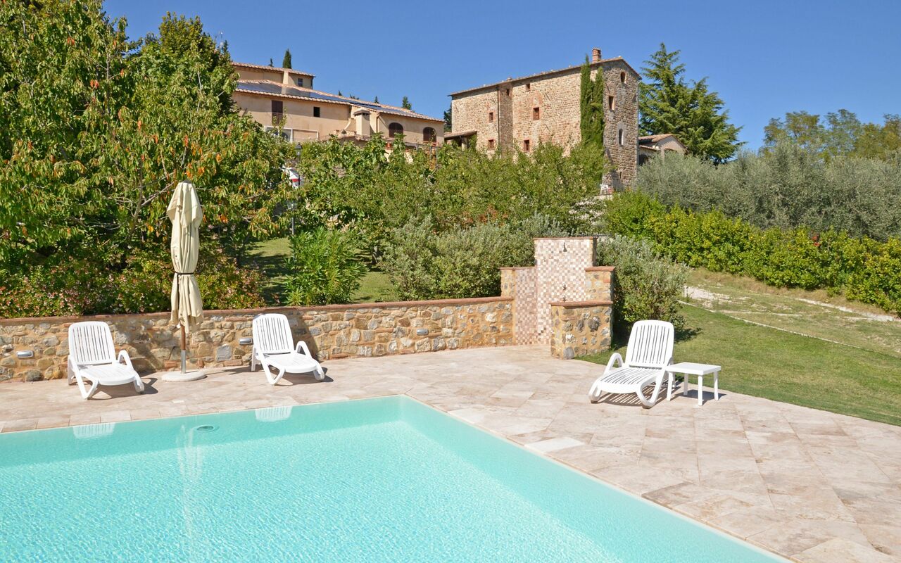 Dante: basseng, Eksteriør, Hage