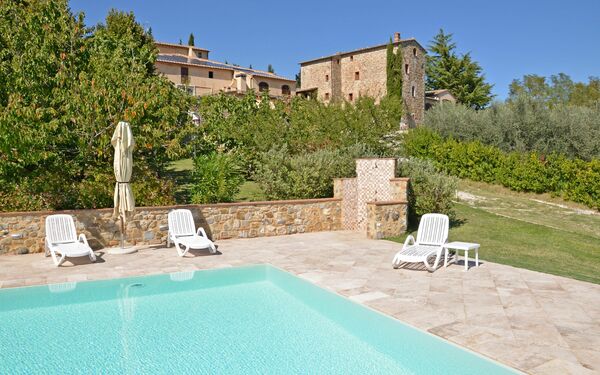 Dante: basseng, Eksteriør, Hage