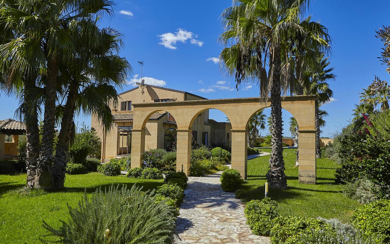 Villa Oasi: Hage