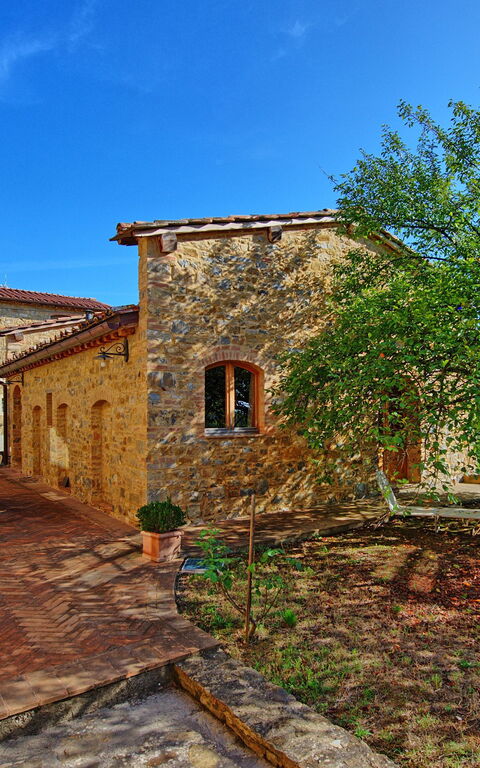 Arturo: Eksteriør, Hage, Utendørs