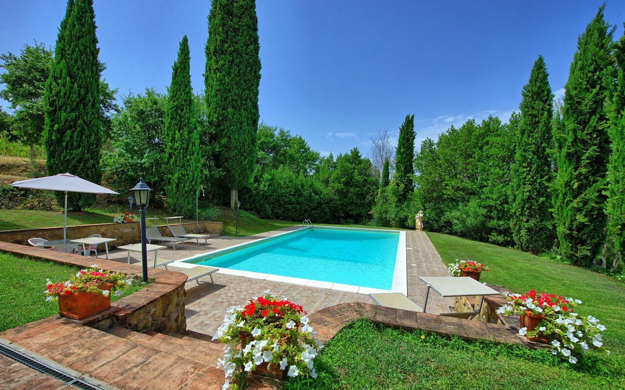 Villa Gloria: basseng, Hage, Visningar