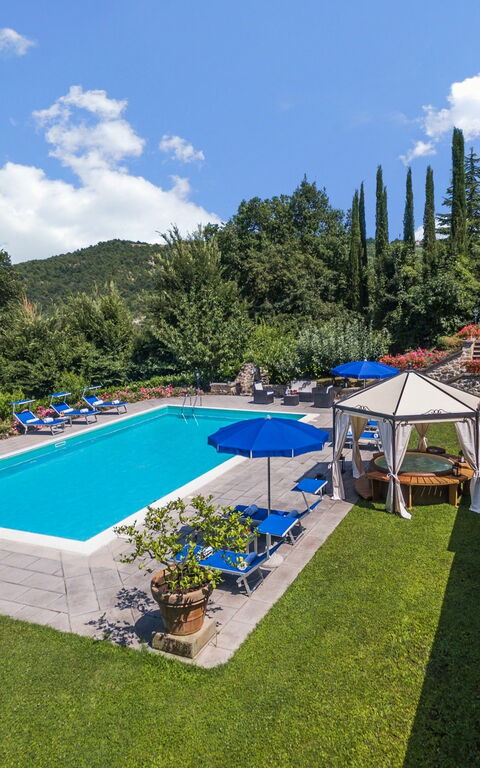 Palazzo Rosadi: basseng, Hage